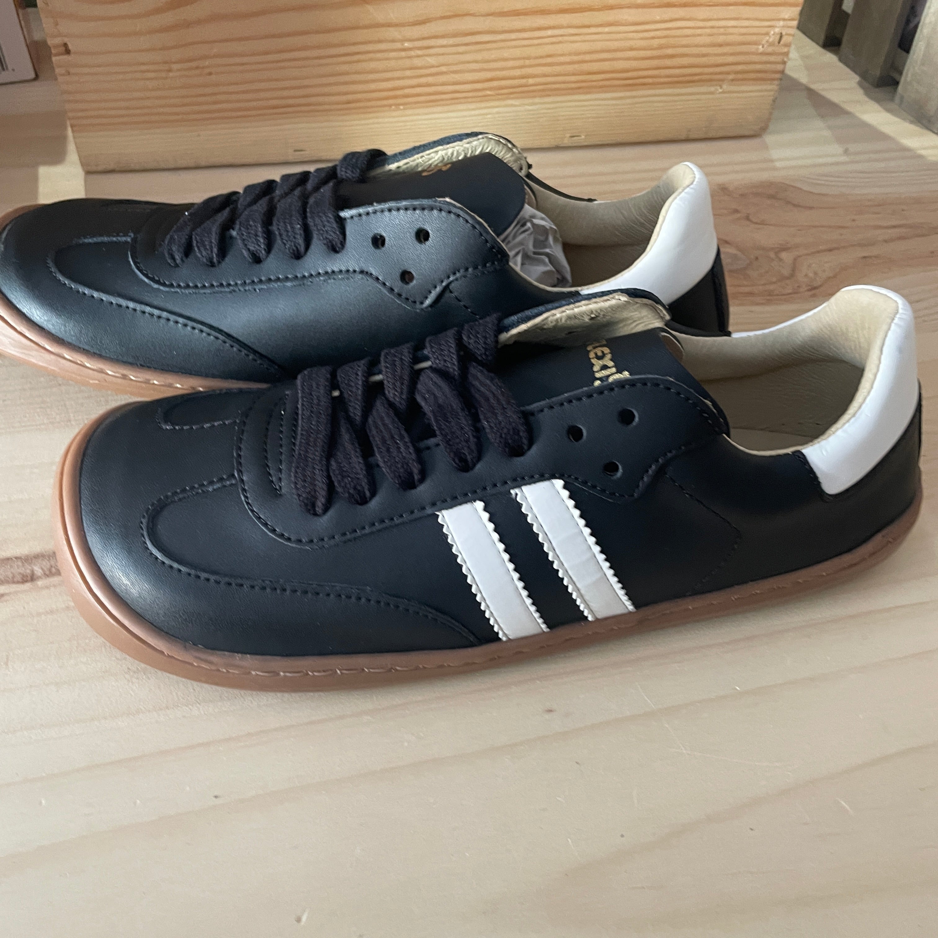 Deportiva adulto Flexinens Negro&Blanco