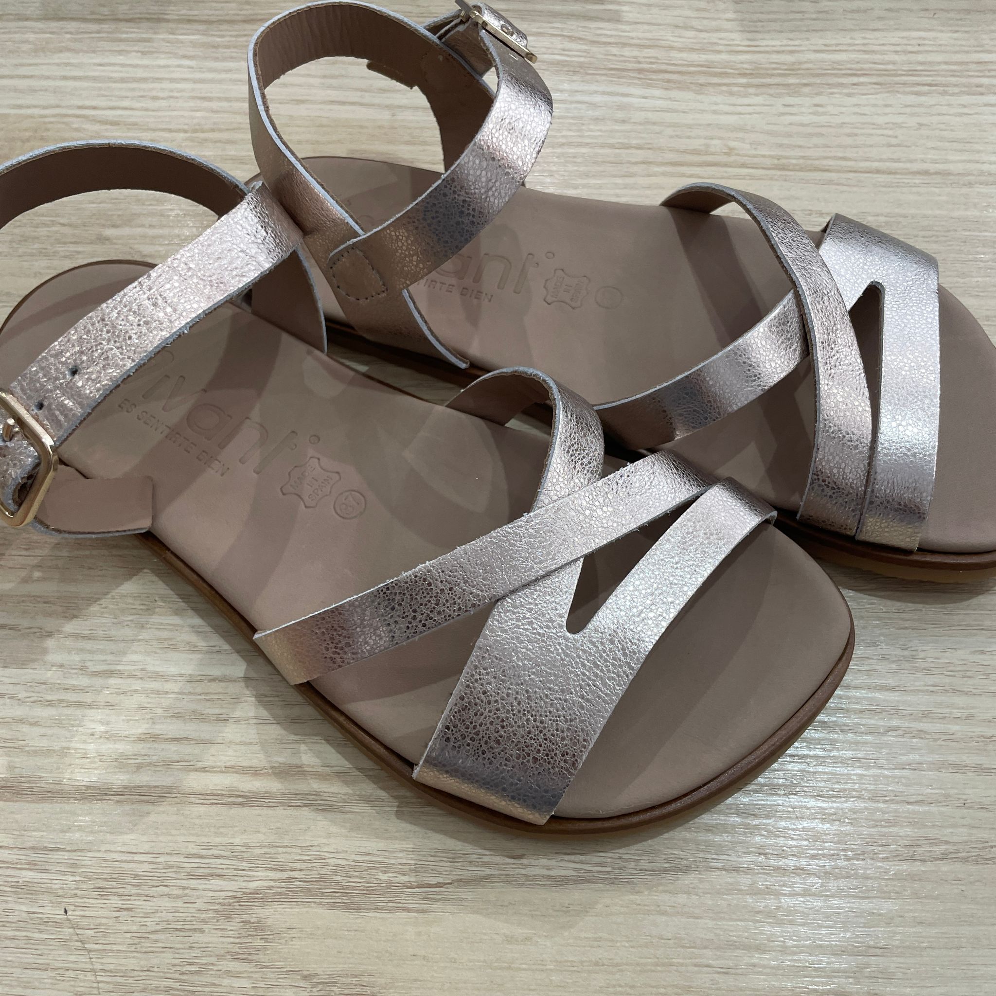 Sandalia barefoot Vivant Zenda platino