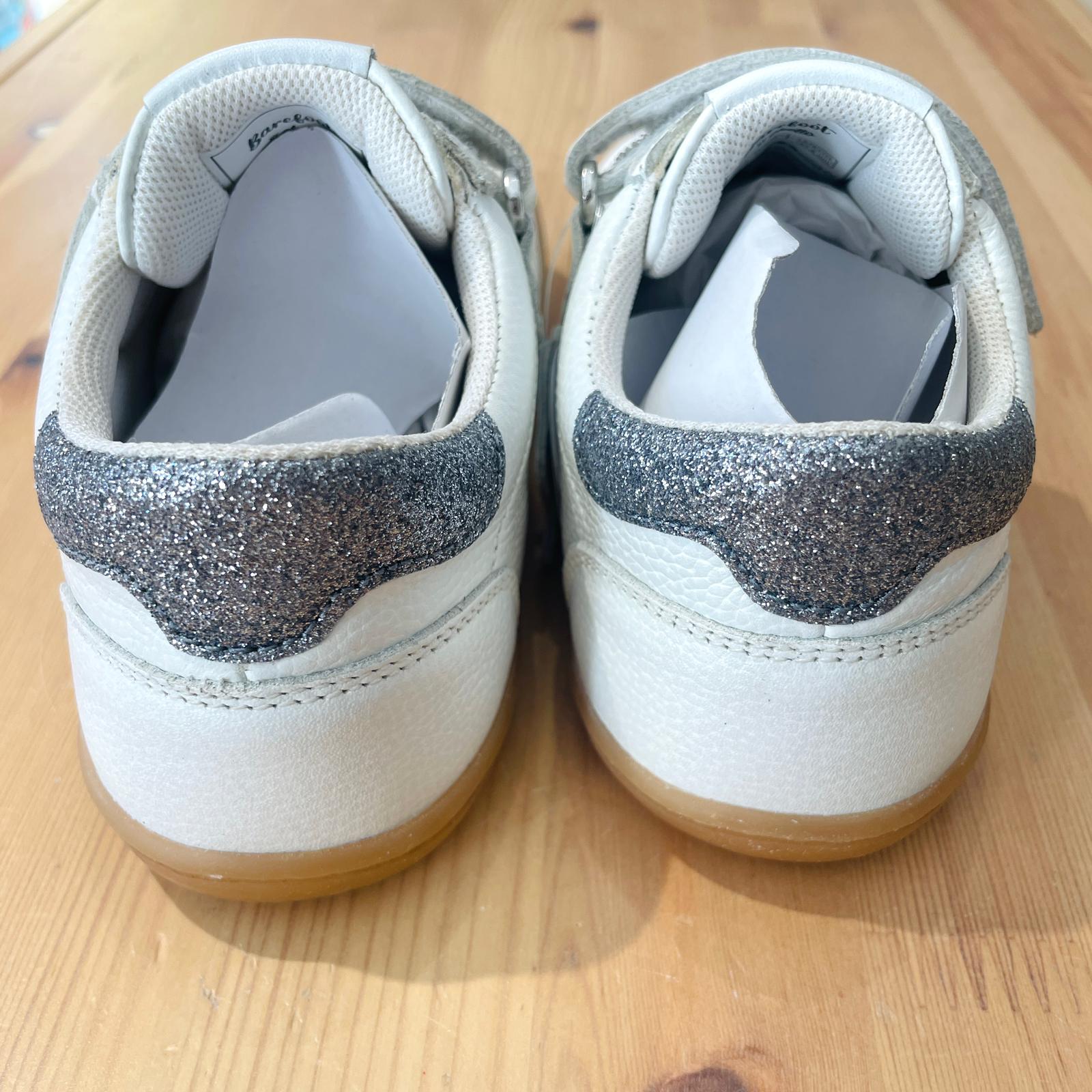 Deportiva Piel Junior Blanco y Plata – Chetto