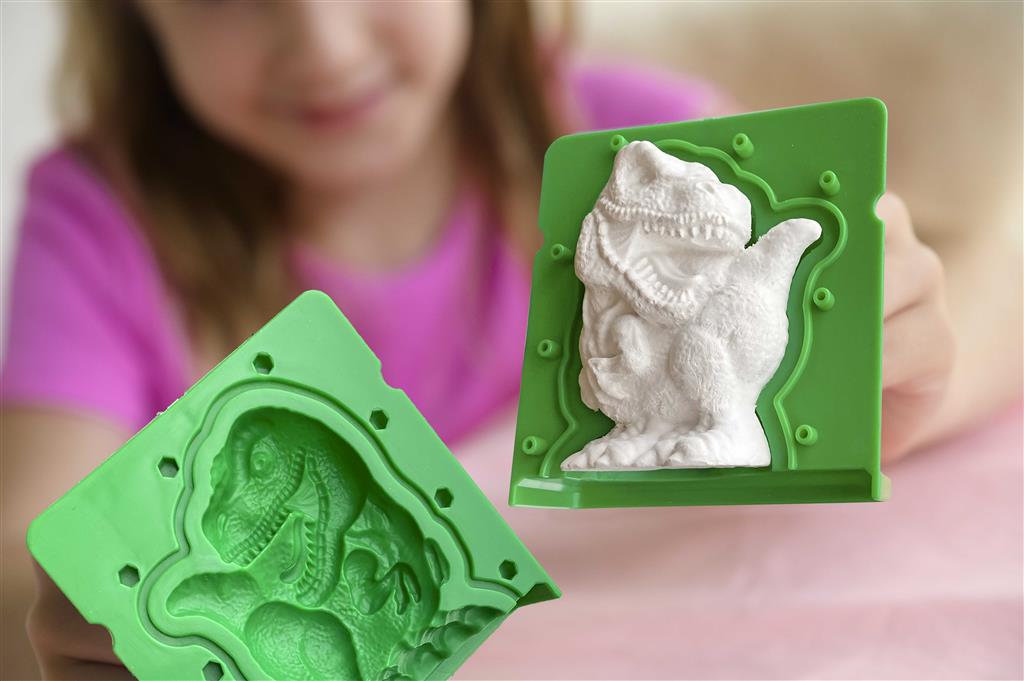 Moldea y pinta: Dinosaurios en 3D- 4M