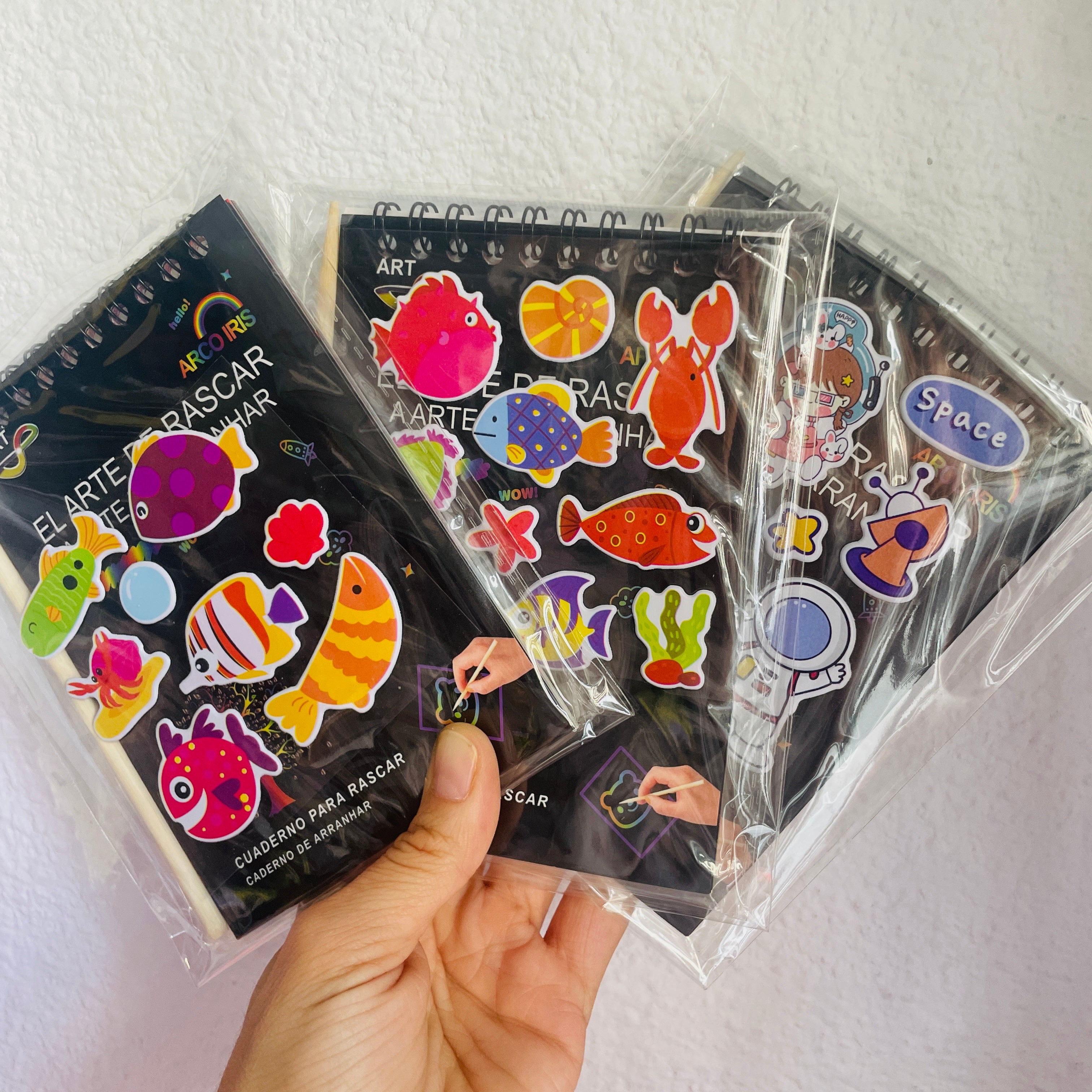 Pack cuaderno para rascar y pegatinas