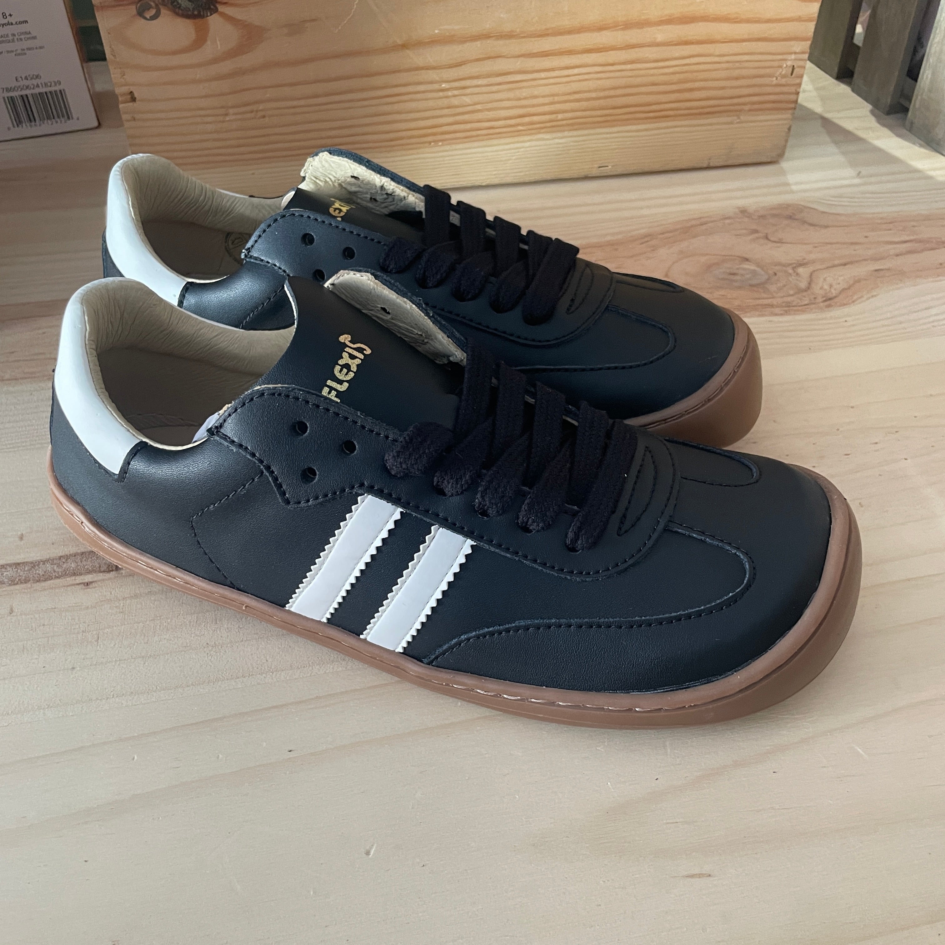 Deportiva adulto Flexinens Negro&Blanco