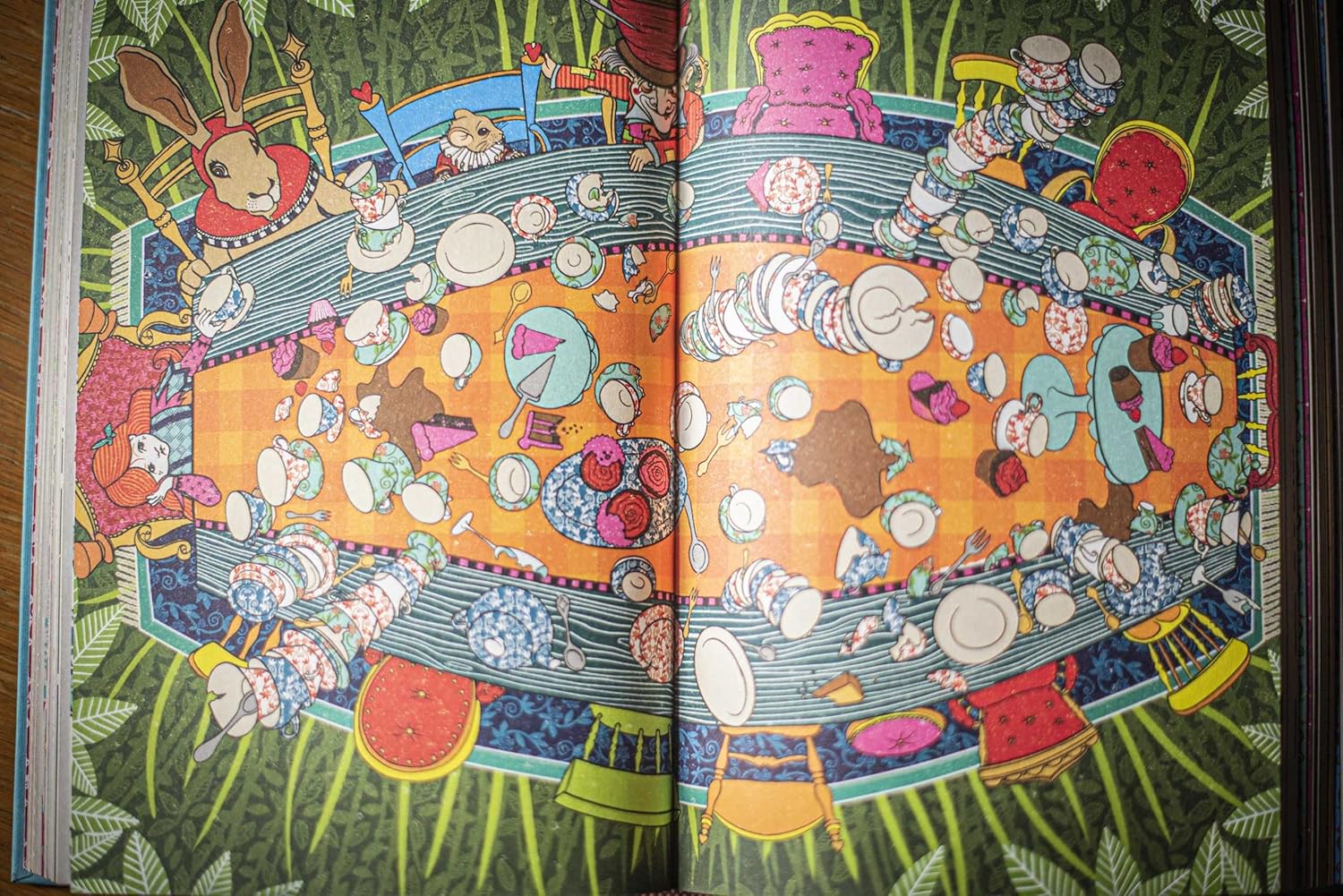 Alicia en el país de las Maravillas (Clásicos ilustrados de MinaLima)