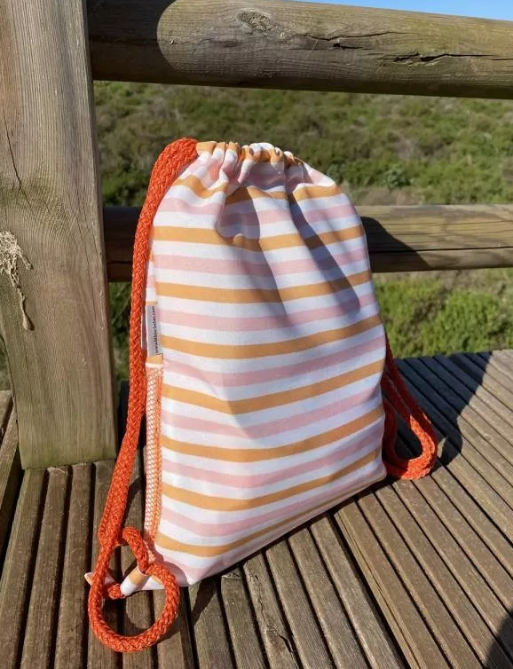 Mochila saco antiarena Coral & Mostaza