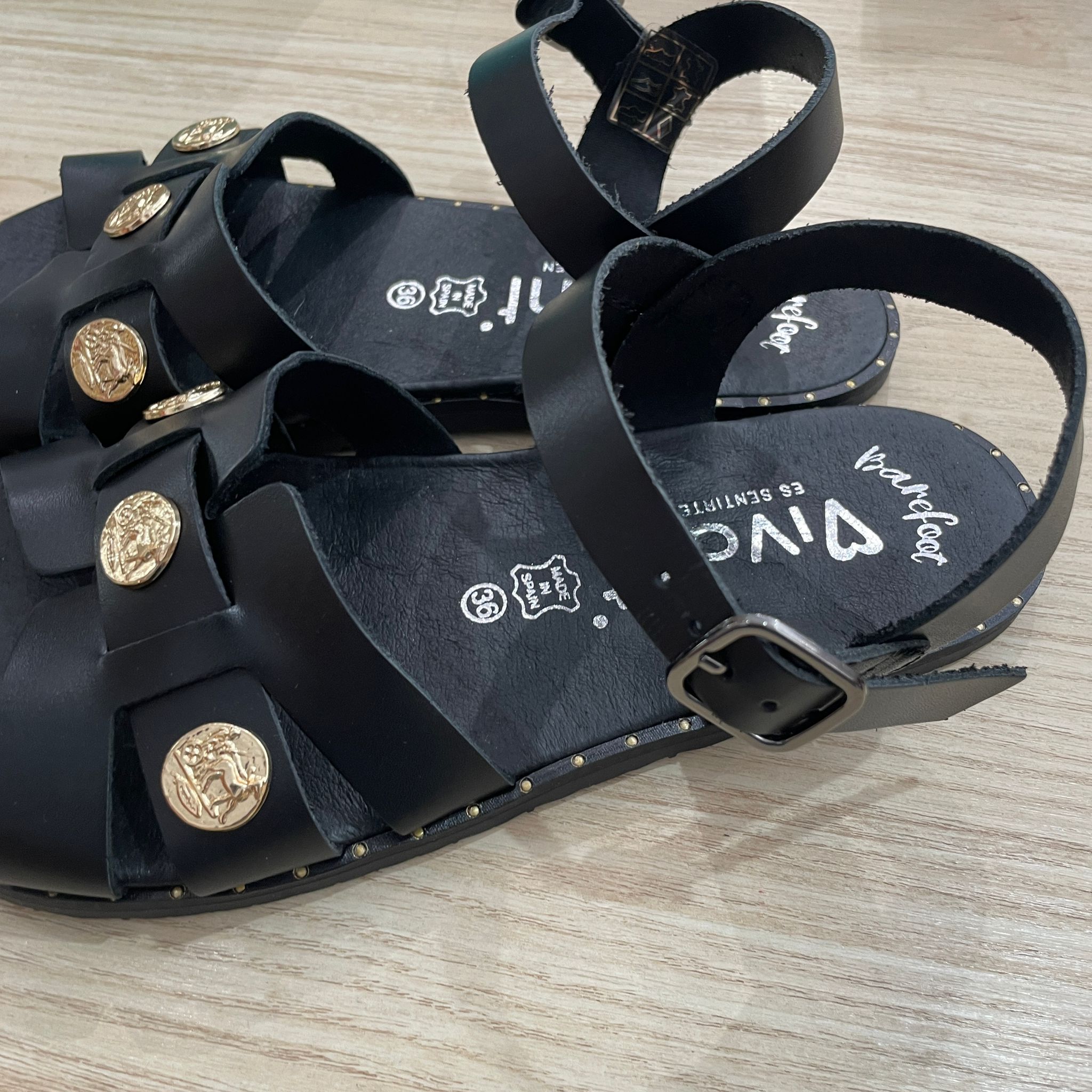 Sandalia barefoot Vivant Venecia negro