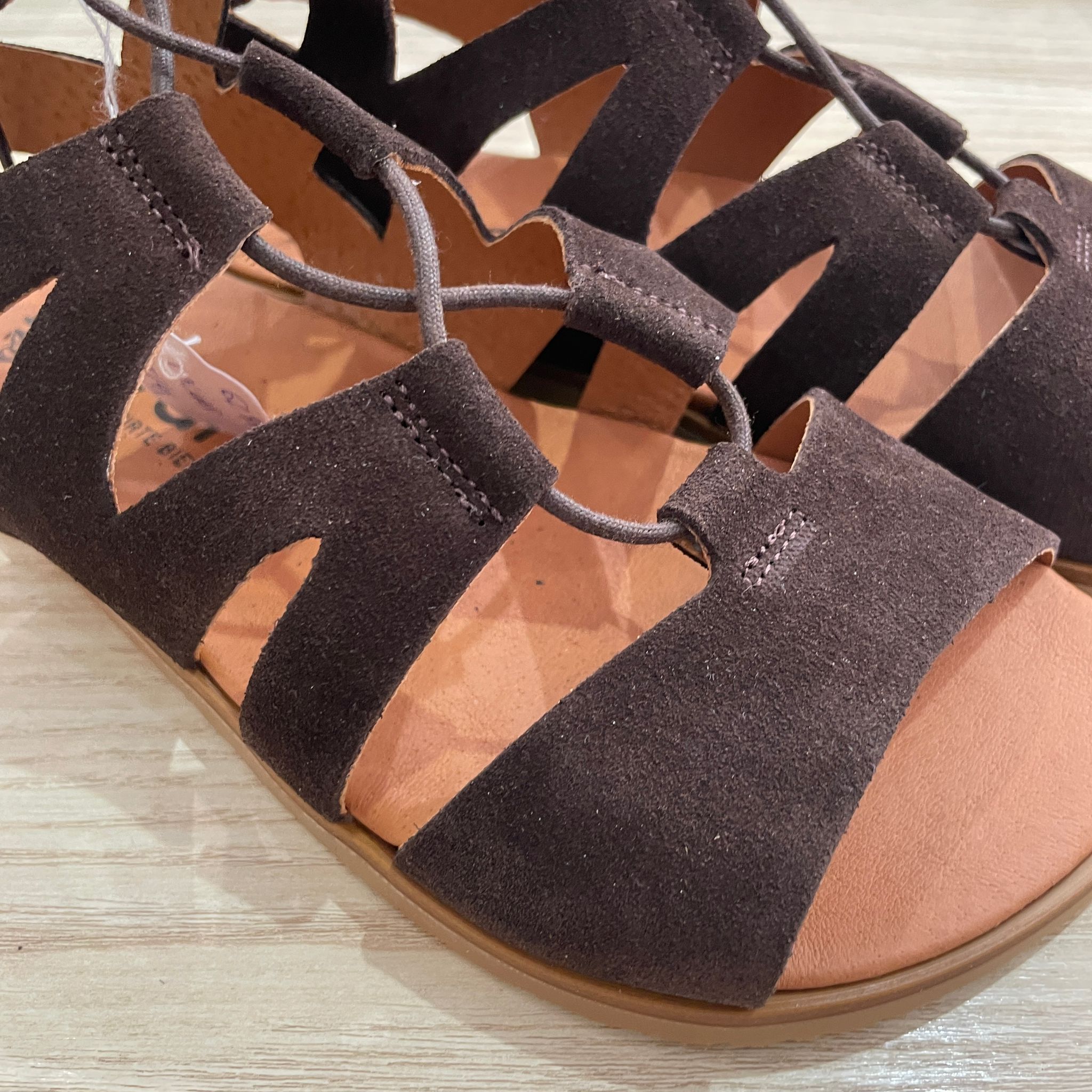Sandalia barefoot Vivant Savia Serraje marrón