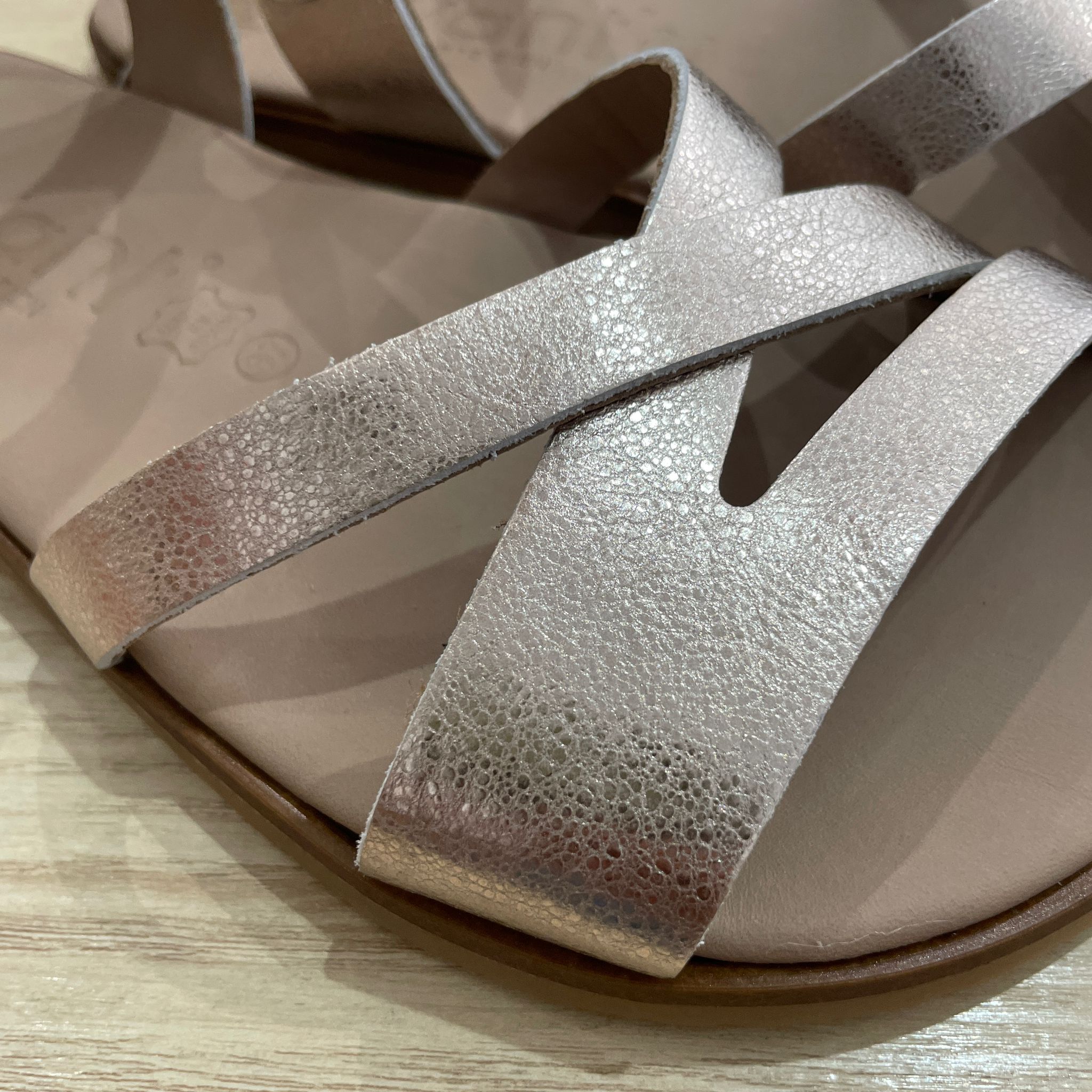 Sandalia barefoot Vivant Zenda platino