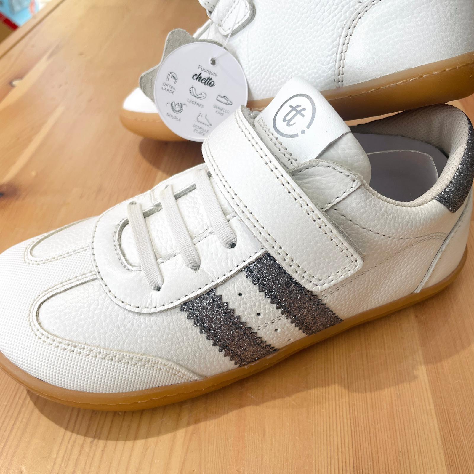 Deportiva Piel Junior Blanco y Plata  – Chetto