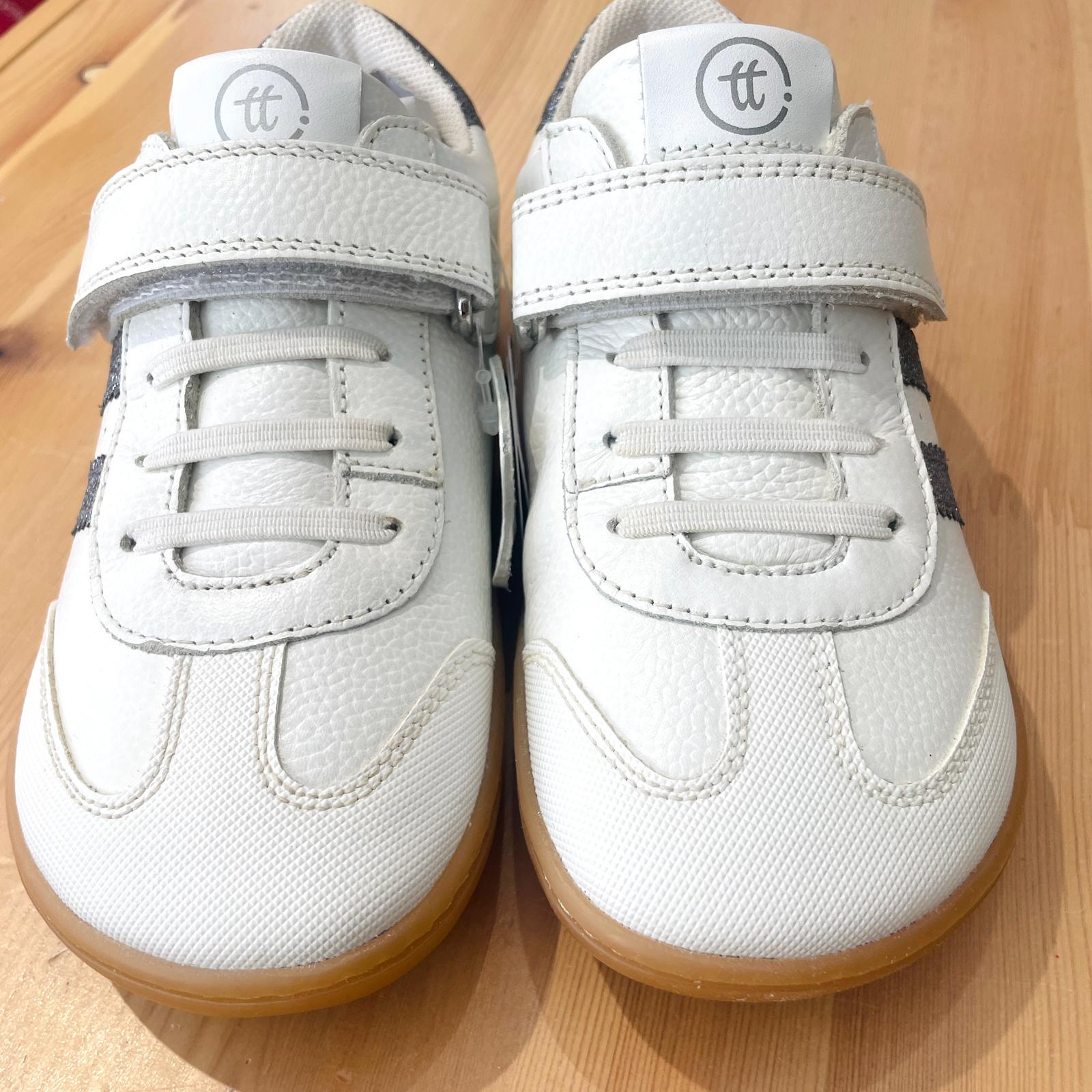 Deportiva Piel Junior Blanco y Plata  – Chetto