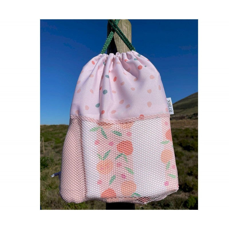 mochila-saco-antiarena-lunares-rosa3